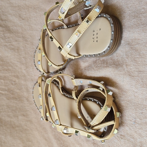 A New Day Sandals - Picture 8 of 8